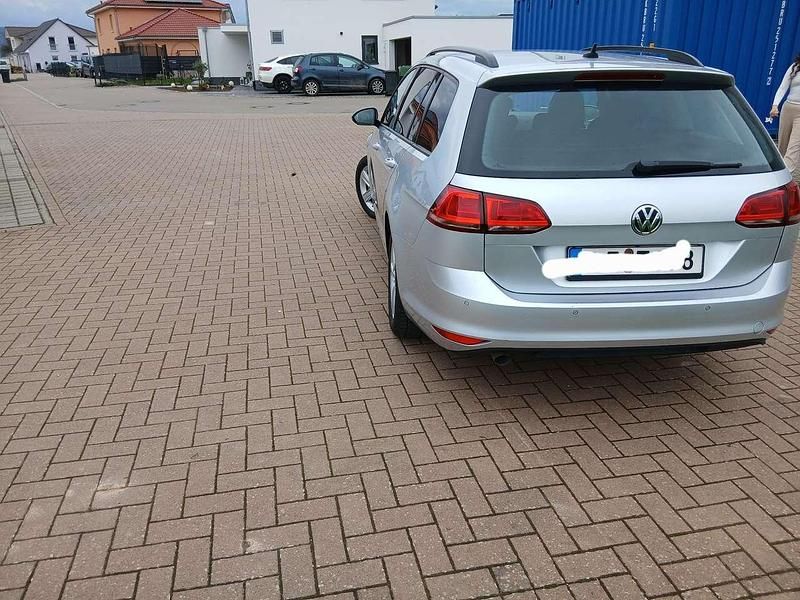 Gebraucht VW Golf VII LOUNGE 110 PS (80 kW) 2015 Limousine