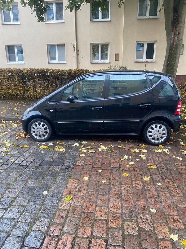 Schwarz Gebraucht 2002 Mercedes A140 Kleinwagen | 1.200 € - Bild 1/4