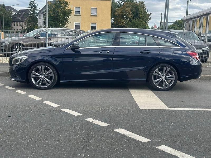 Gebraucht Mercedes CLA200 Shooting Brake 136 PS (100 kW) 2016 Blau Kombi