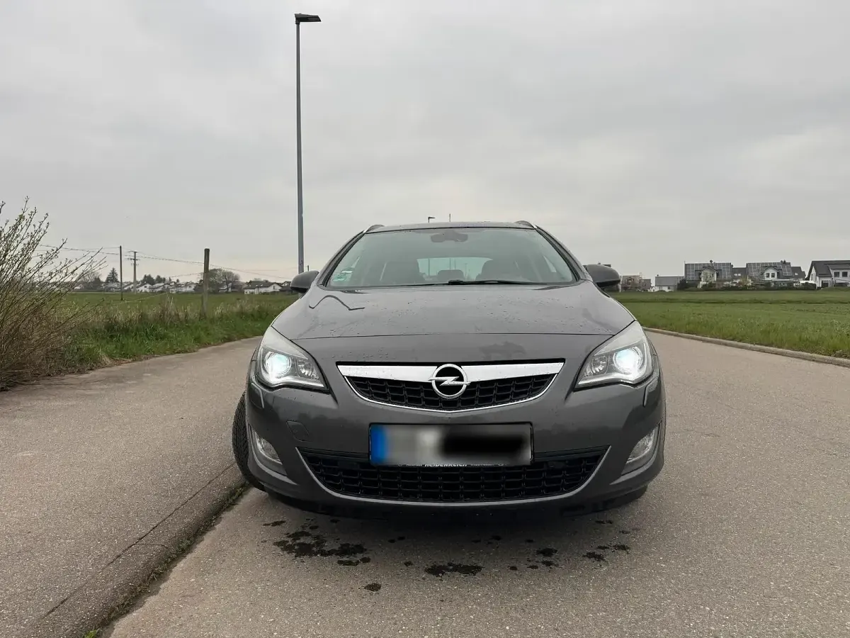 Gebraucht Opel Astra Sport 180 PS (132 kW) 2011 Grau Kombi