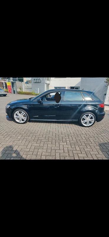 Schwarz Gebraucht 2020 Audi A3 e-tron Kleinwagen | 19.000 € (Fairer Preis) - Bild 1/4