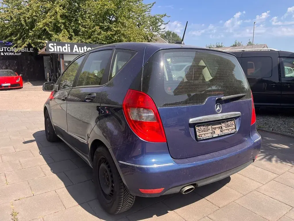 Gebraucht Mercedes A180 116 PS (85 kW) 2010 Blau Limousine