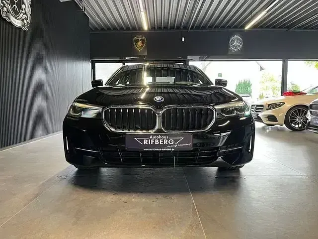Gebraucht BMW 545e Performance 394 PS (289 kW) 2023 Schwarz ii Limousine