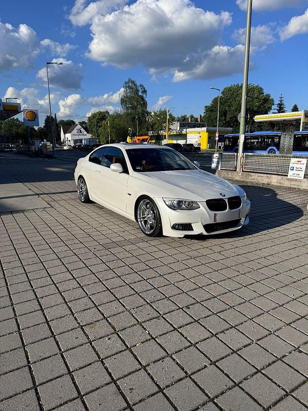 Weiß Gebraucht 2012 BMW 335 Performance Coupé | 22.000 € (Etwas zu teuer) - Bild 1/4