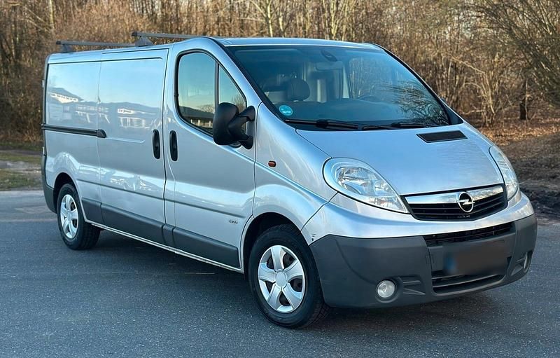 Gebraucht Opel Vivaro 115 PS (84 kW) 2015 Silber Van / Kleinbus
