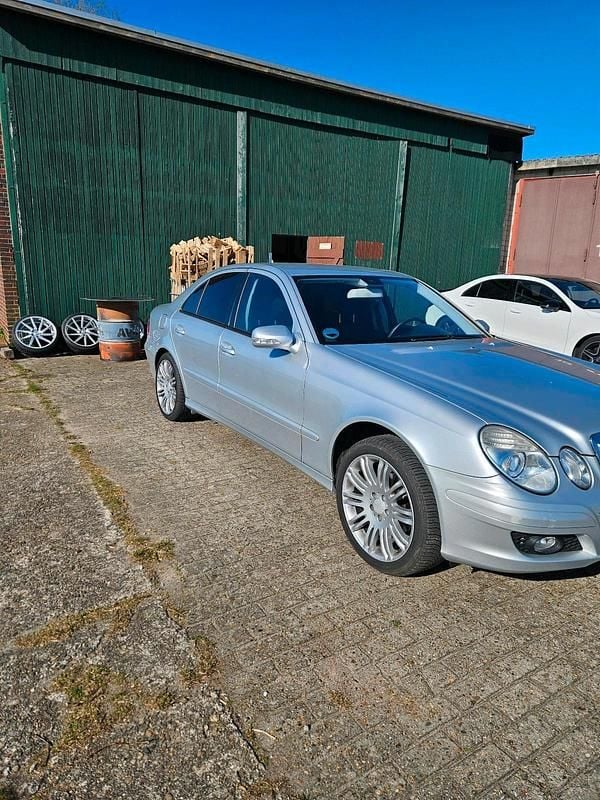 Second-hand Mercedes E200 184 CP (135 kW) 2007 Argintiu Berlinǎ