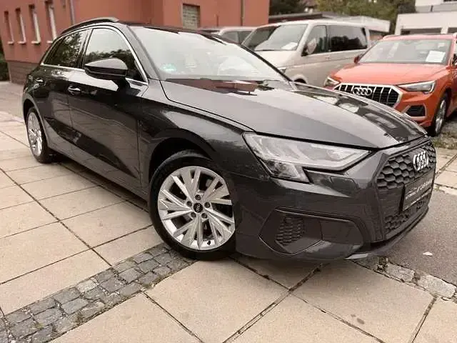 Gebraucht Audi A3 Sportback e-tron Ambiente 109 PS (80 kW) 2021 Grau Kleinwagen