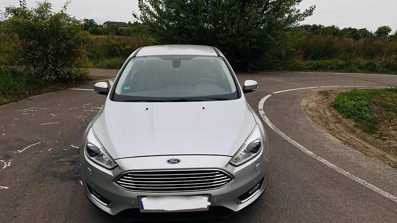 Grau Gebraucht 2014 Ford Focus Titanium Limousine | 6.200 € (Guter Preis) - Bild 1/4