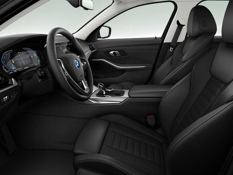 Gebraucht BMW 330e Advantage 292 PS (214 kW) 2022 Bmw 330e touring aut. advantag (schwarz) Kombi