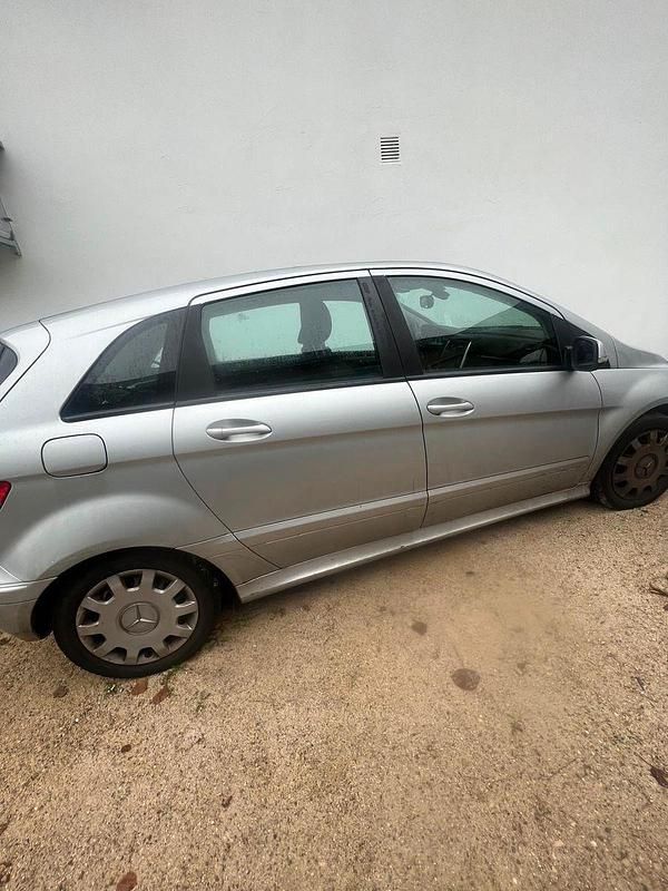Gebraucht Mercedes B180 109 PS (80 kW) 2009 Silber Van / Kleinbus
