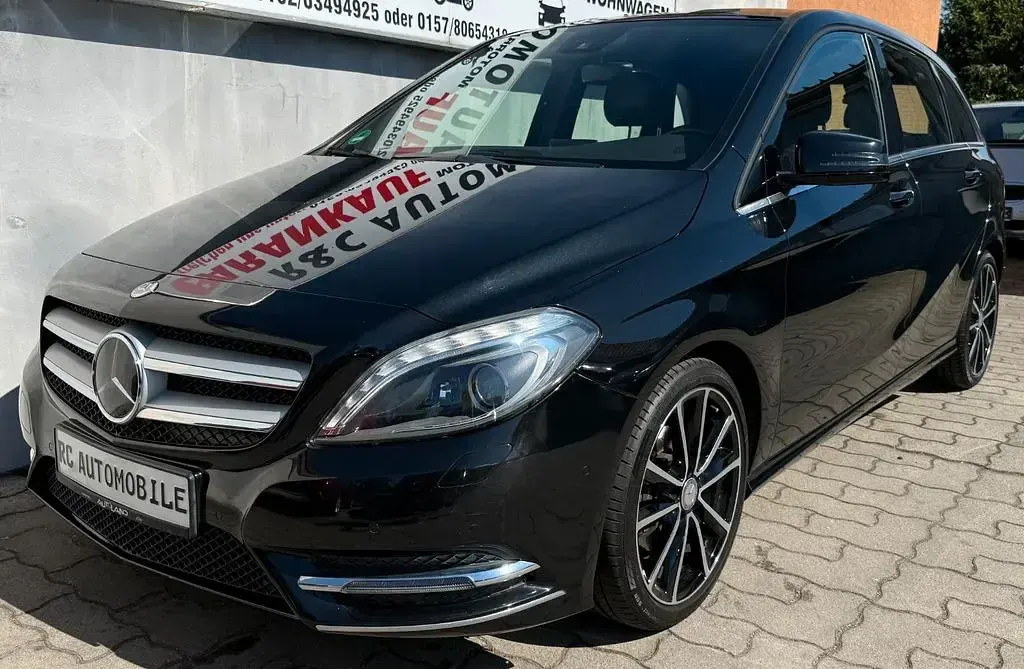 Gebraucht Mercedes B200 156 PS (114 kW) 2012 Schwarz Kleinwagen