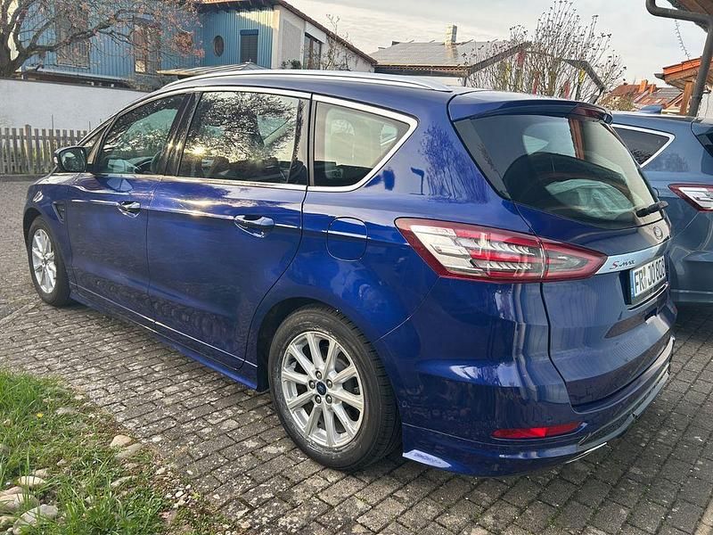 Gebraucht Ford S-MAX Titanium 179 PS (131 kW) 2016 Blau Van / Kleinbus