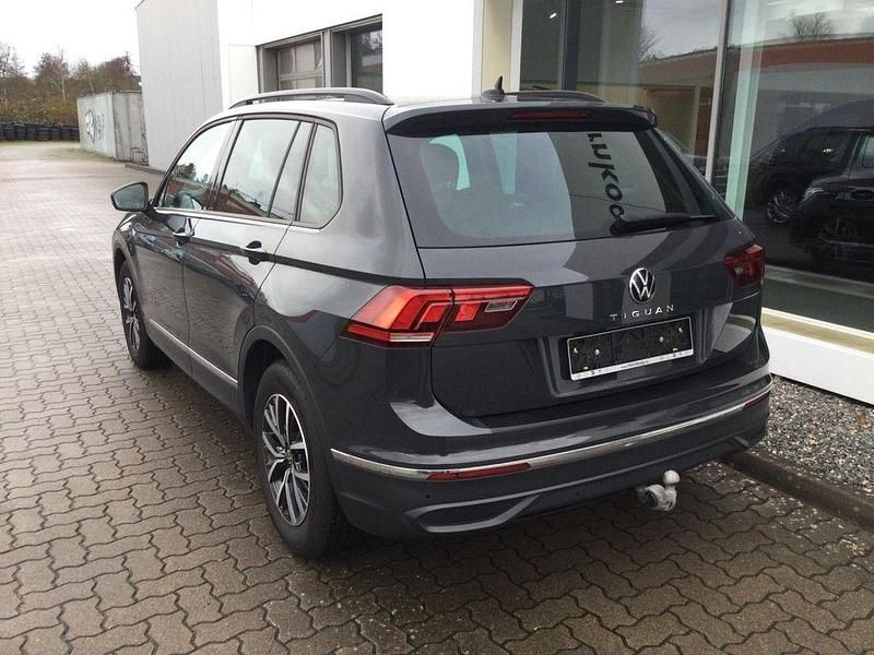 Gebraucht VW Tiguan Life 150 PS (110 kW) 2022 Uranograu SUV