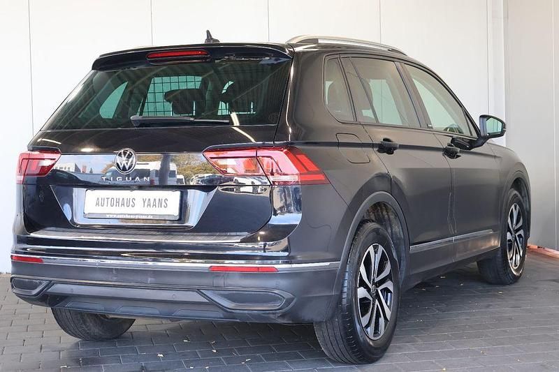 Gebraucht VW Tiguan Active 150 PS (110 kW) 2022 Schwarz SUV