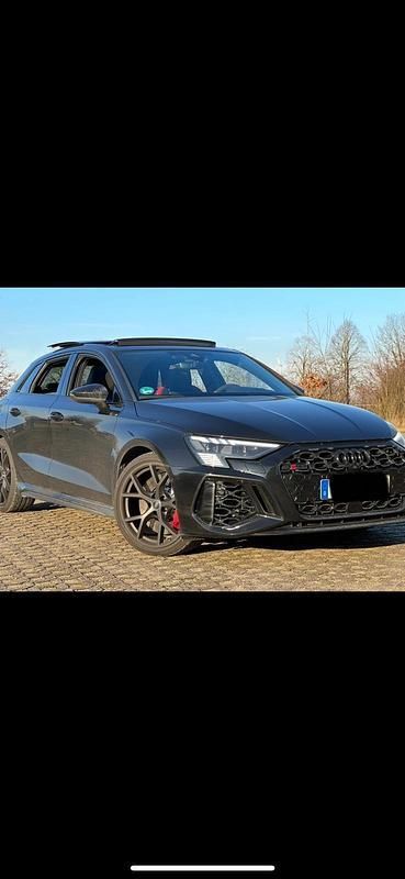 Schwarz Gebraucht 2023 Audi RS3 Sportback Kleinwagen | 58.000 € (Teuer) - Bild 1/4
