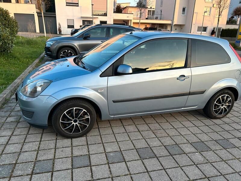 Blau Gebraucht 2006 Ford Fiesta Kleinwagen | 1.000 € (Guter Preis) - Bild 1/4