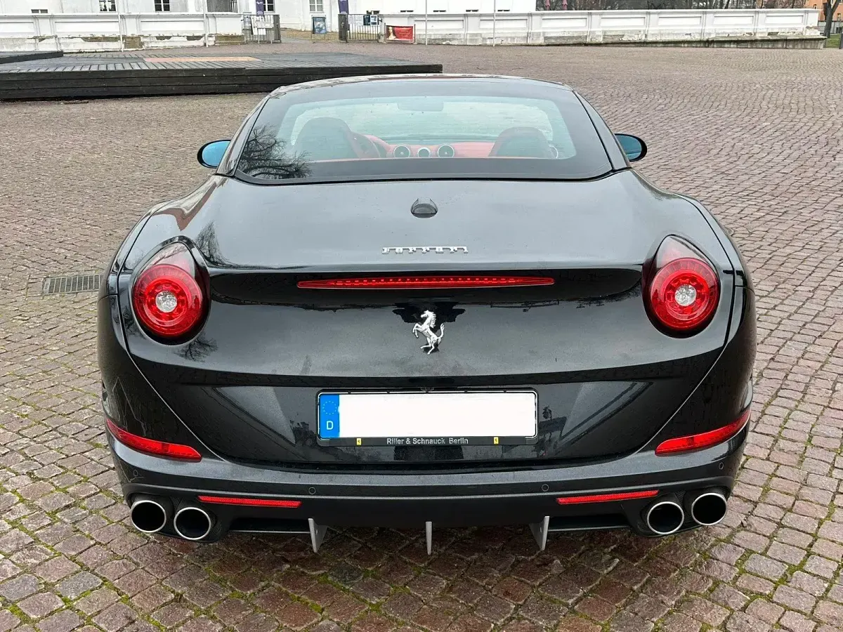 Gebraucht Ferrari California 560 PS (411 kW) 2016 Schwarz Cabrio