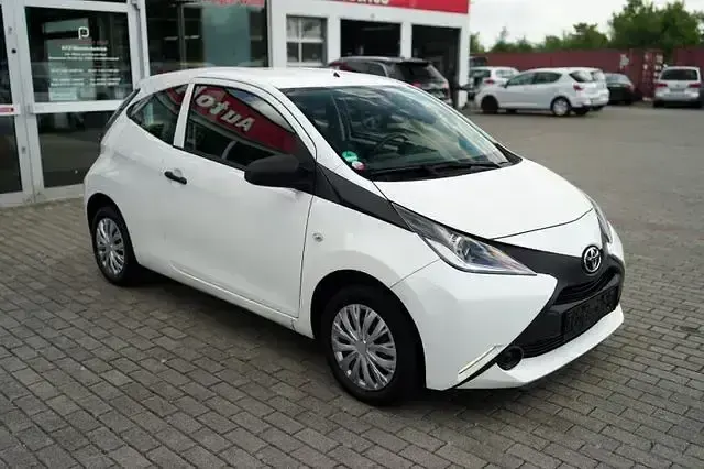 Gebraucht Toyota Aygo 69 PS (50 kW) 2018 Weiß Kleinwagen