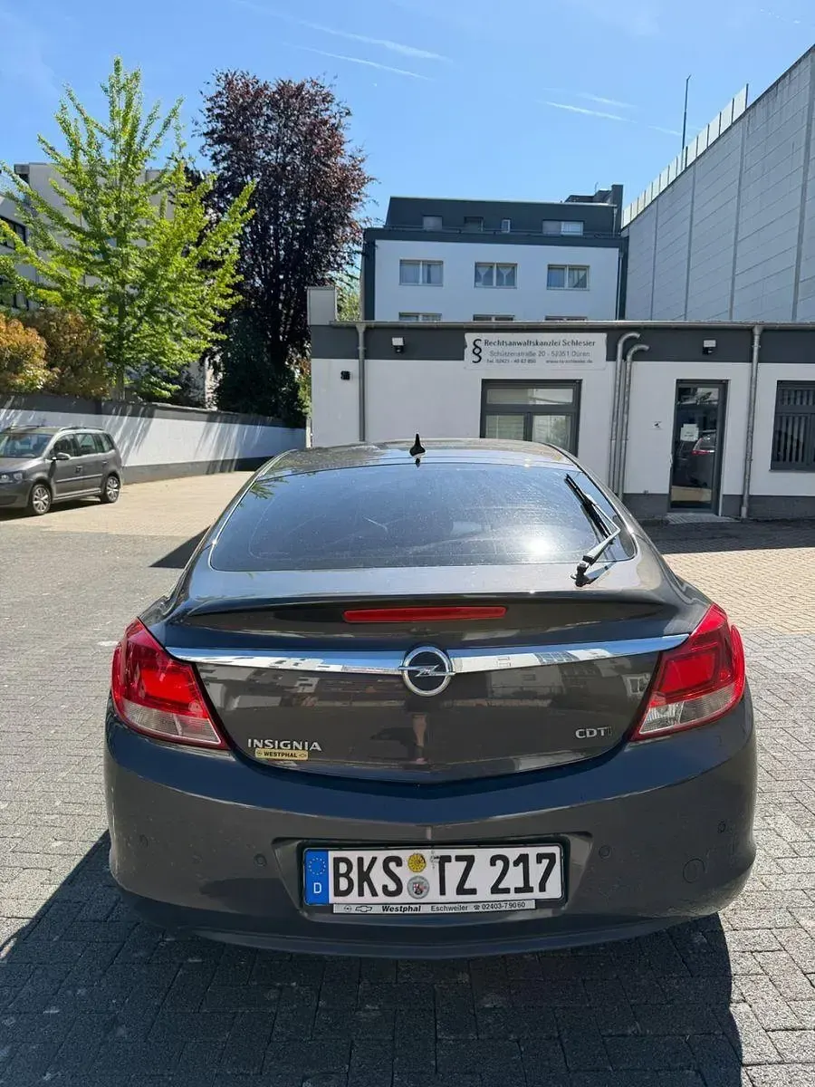 Gebraucht Opel Insignia Edition 131 PS (96 kW) 2013 Grau Limousine
