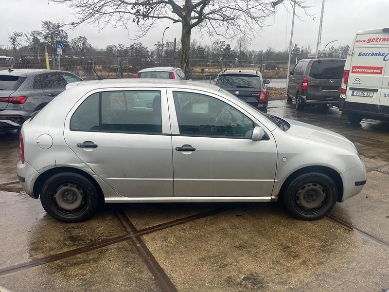 Second-hand Skoda Fabia 101 CP (74 kW) 2004 Argintiu Berlinǎ