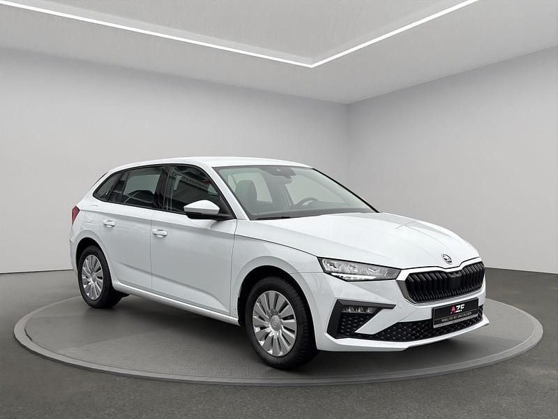 Gebraucht Skoda Scala Essence 95 PS (69 kW) 2026 Moonweiss metallic Kleinwagen