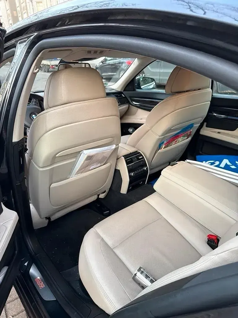 Gebraucht BMW 740 309 PS (227 kW) 2012 Grau Limousine