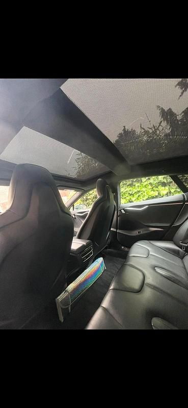 Second-hand Tesla Model S 264 kW (360 CP) 2015 Negru Hatchback