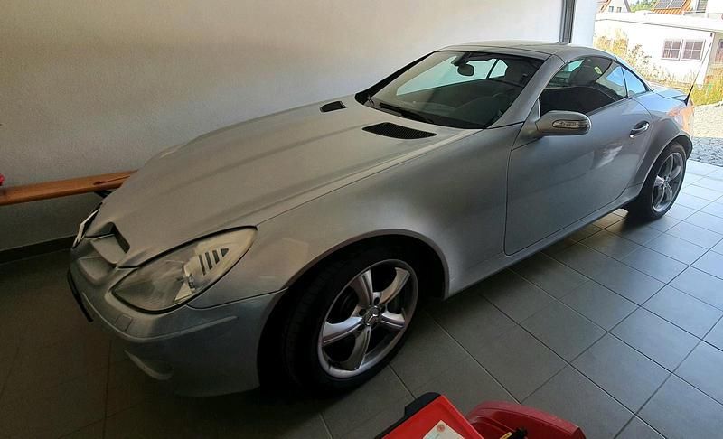 Silber Gebraucht 2004 Mercedes SLK350 Cabrio | 15.490 € (Teuer) - Bild 1/4