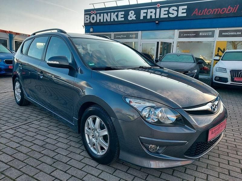 Steel grey Gebraucht 2011 Hyundai i30 Edition Kombi | 2.999 € (Guter Preis) - Bild 1/4