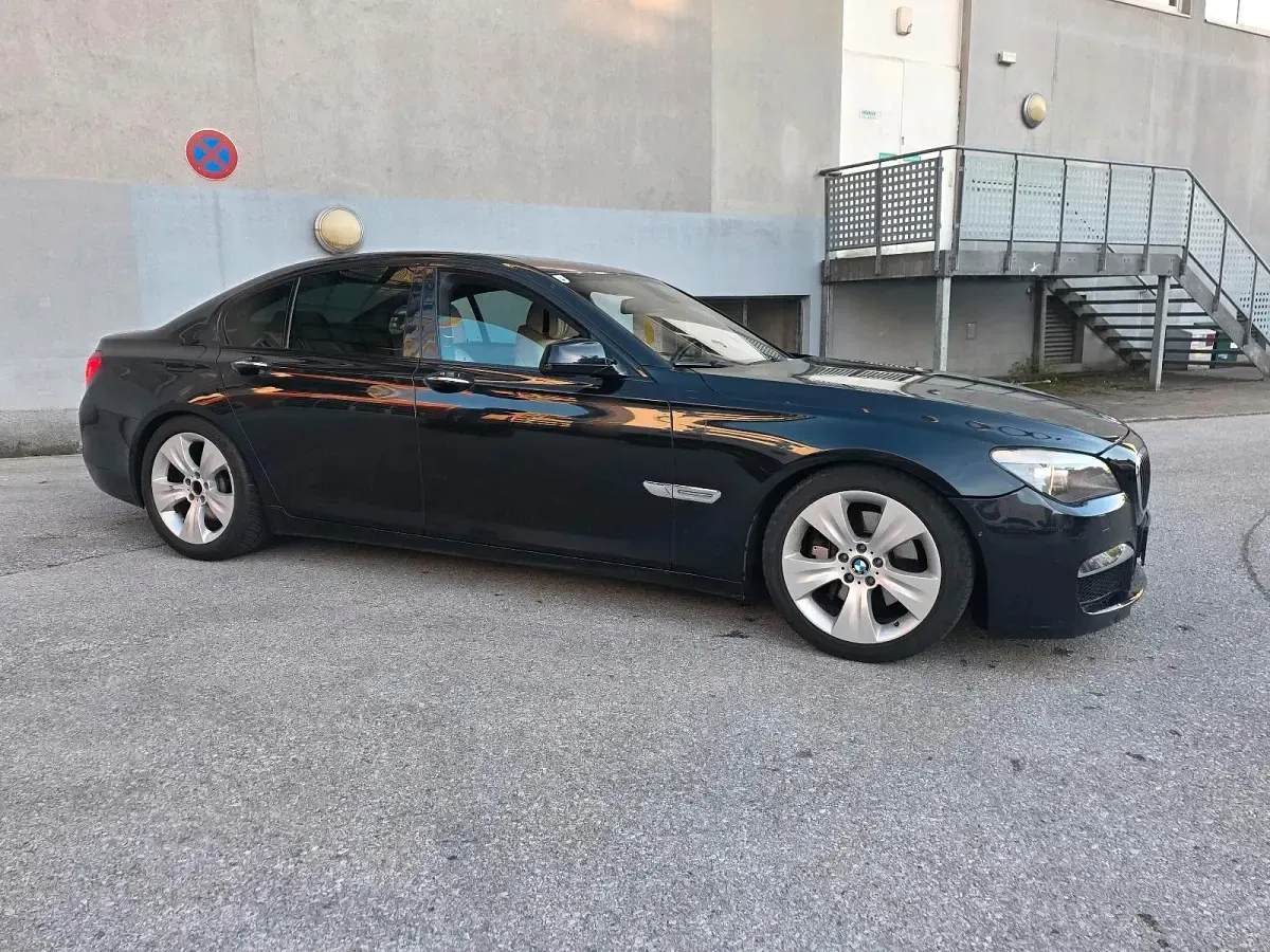 Gebraucht BMW 740 380 PS (279 kW) 2009 Schwarz Limousine
