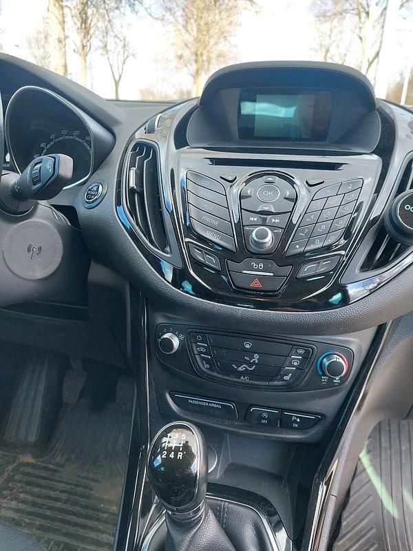 Gebraucht Ford B-MAX Titanium 125 PS (91 kW) 2017 Braun Van / Kleinbus