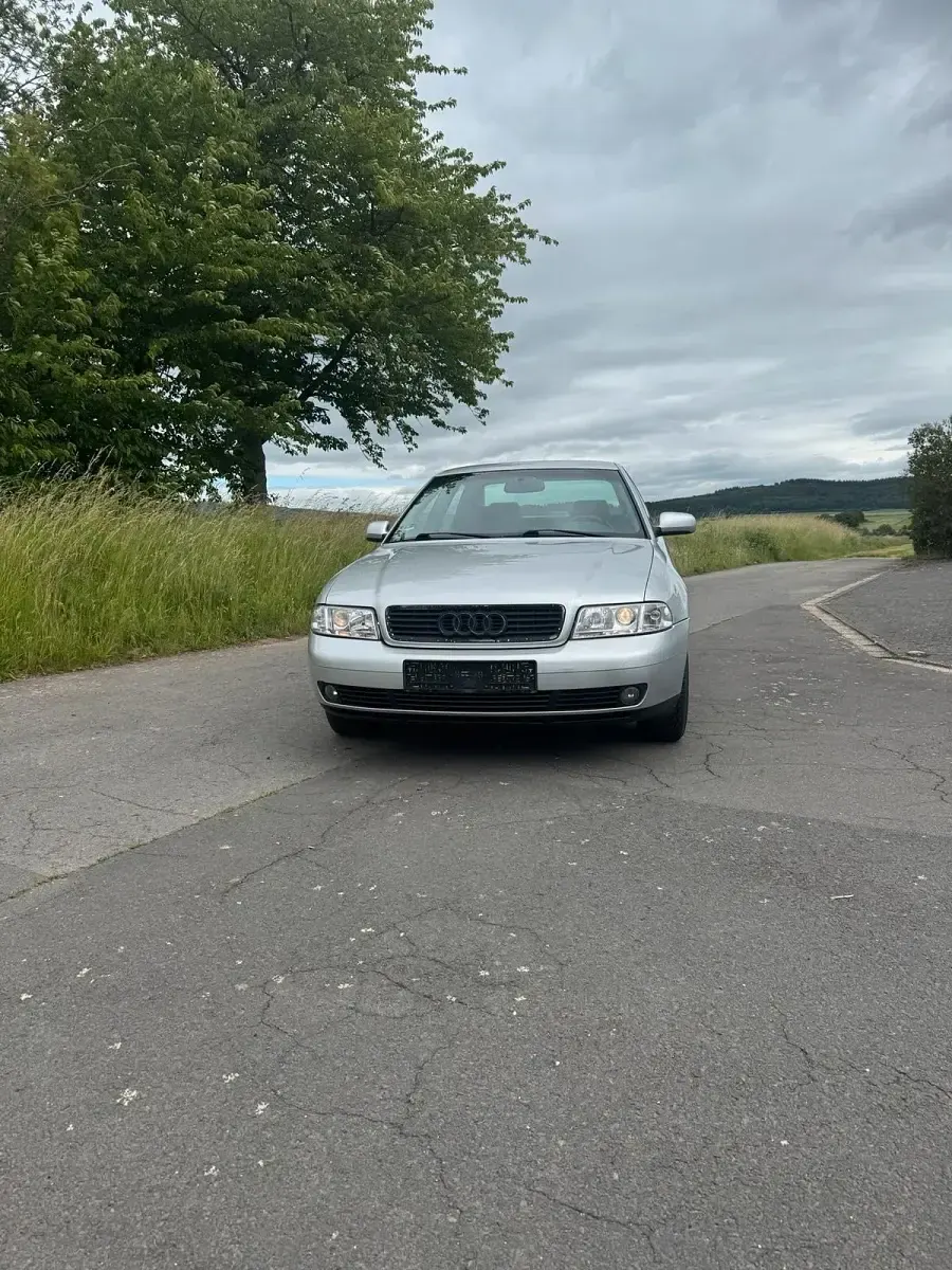 Gebraucht Audi A4 125 PS (91 kW) 2002 Silber Limousine