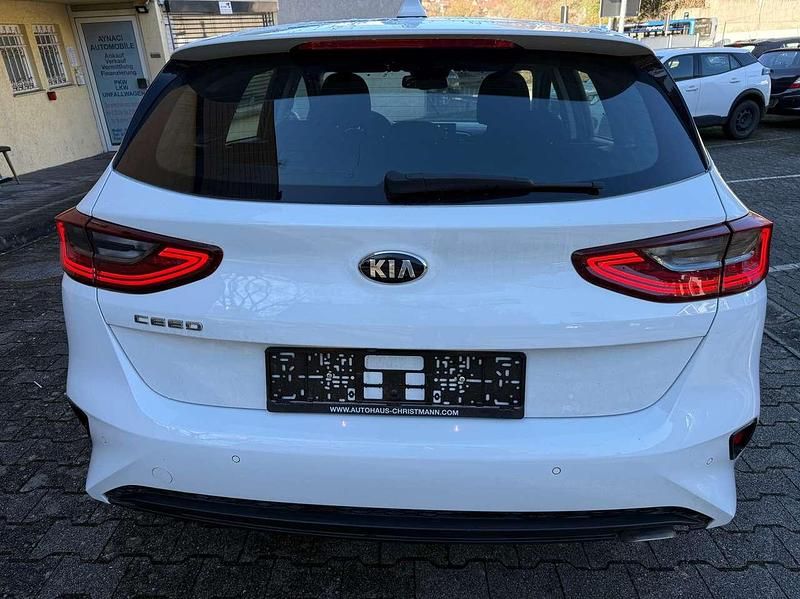 Gebraucht Kia Ceed Spirit 140 PS (102 kW) 2020 (wd) cararraweiss Kleinwagen