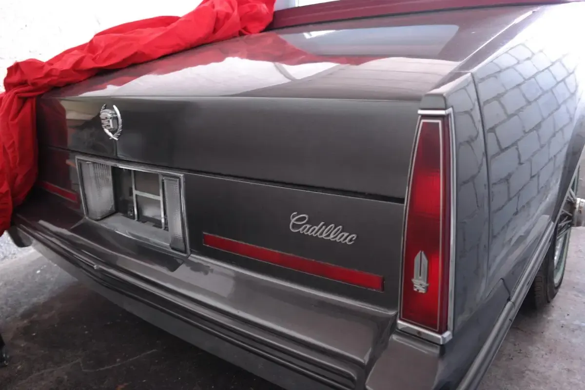 Second-hand Cadillac Deville 131 CP (96 kW) 1986 Berlinǎ