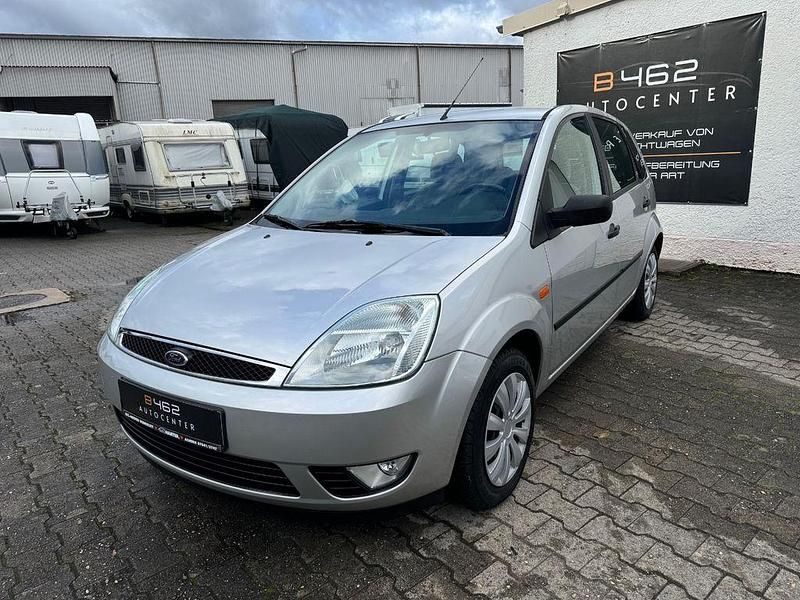 Silber Gebraucht 2002 Ford Fiesta Ghia Kleinwagen | 2.480 € (Fairer Preis) - Bild 1/4