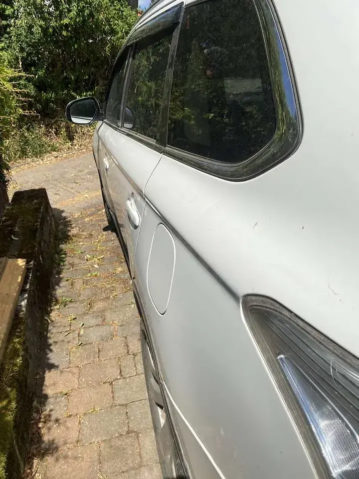 Gebraucht Mitsubishi Outlander Classic Collection Plus 150 PS (110 kW) 2015 Weiß SUV