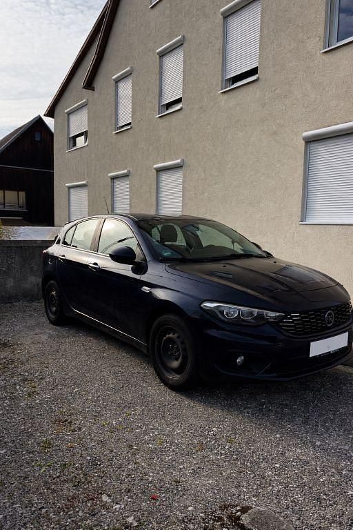 Gebraucht Fiat Tipo Easy 95 PS (69 kW) 2017 Blau Kleinwagen