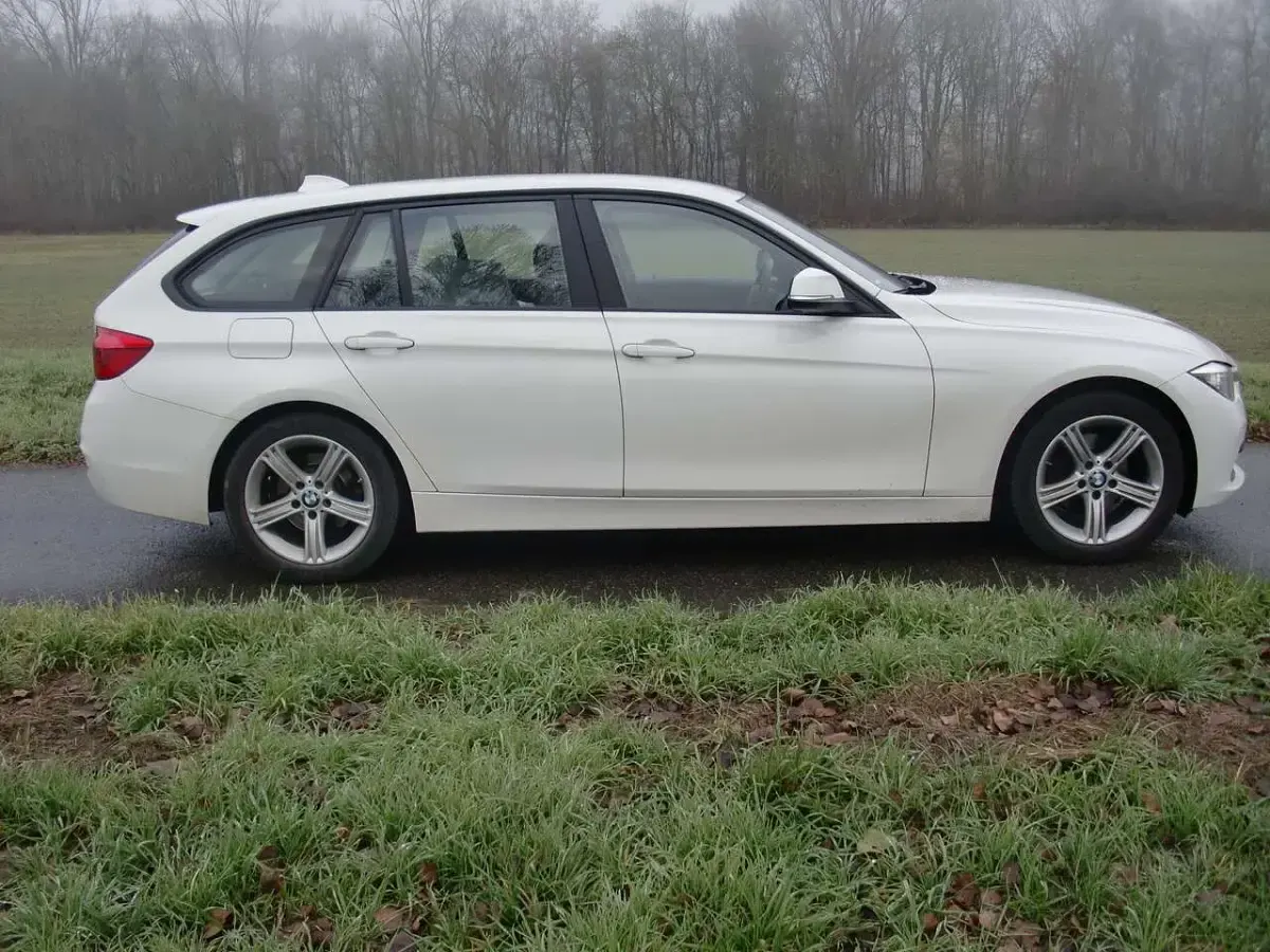 Gebraucht BMW 318 136 PS (100 kW) 2016 Alpinweiss iii Kombi