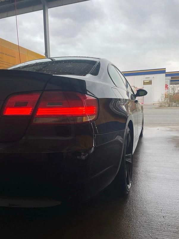 Schwarz Gebraucht 2007 BMW 320 Coupé | 8.900 € (Teuer) - Bild 1/4