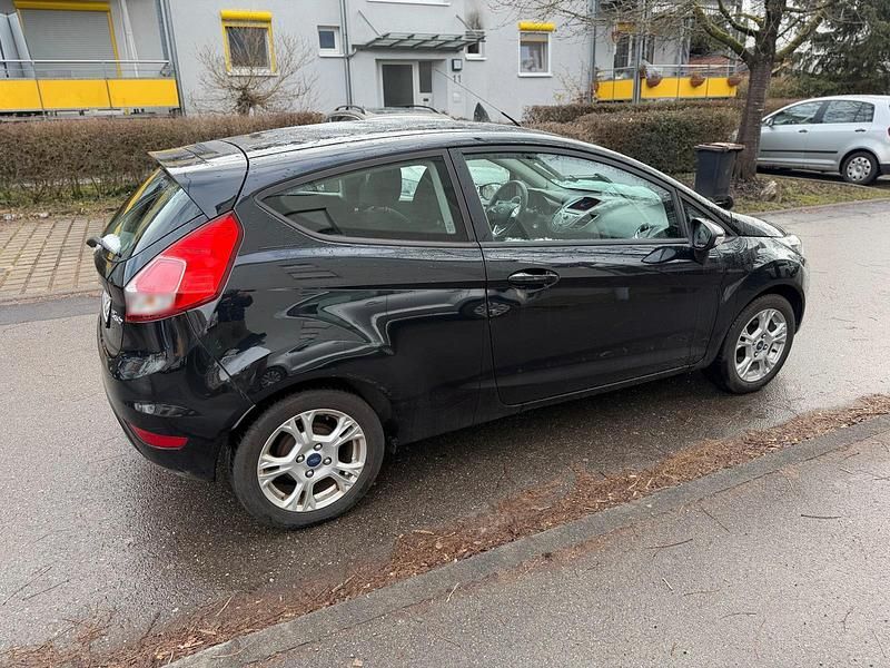 Gebraucht Ford Fiesta 80 PS (58 kW) 2014 Schwarz Kleinwagen