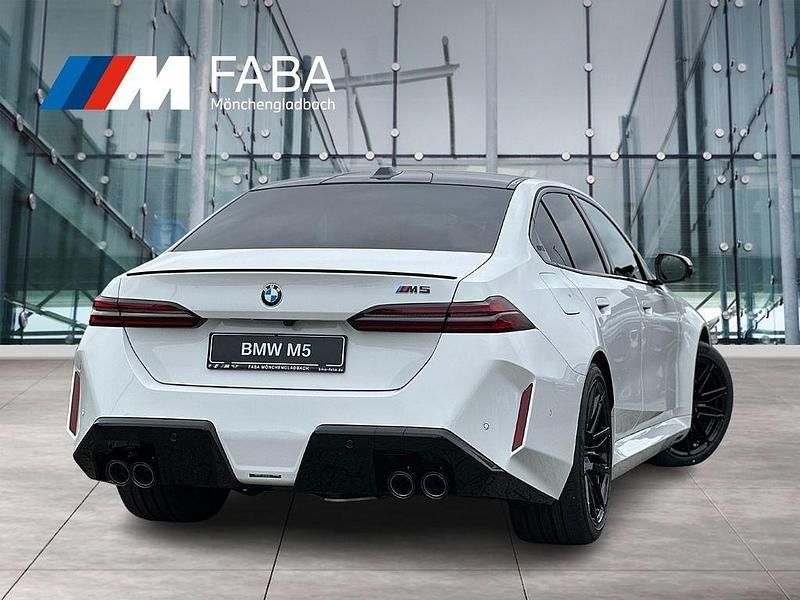 Neu BMW M5 Shadowline 727 PS (534 kW) 2025 Weiß Limousine
