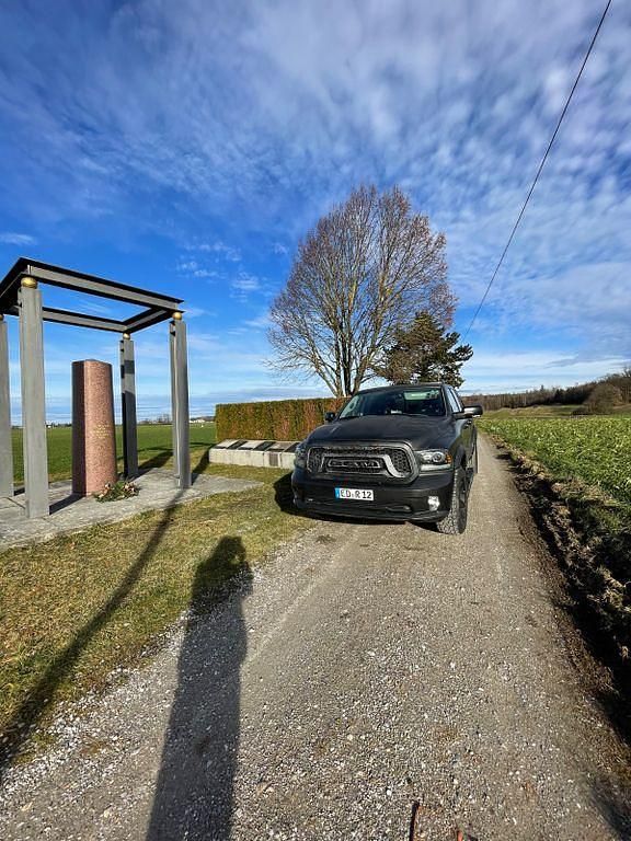 Silber Gebraucht 2013 Dodge Ram Abholung | 22.800 € (Fairer Preis) - Bild 1/4
