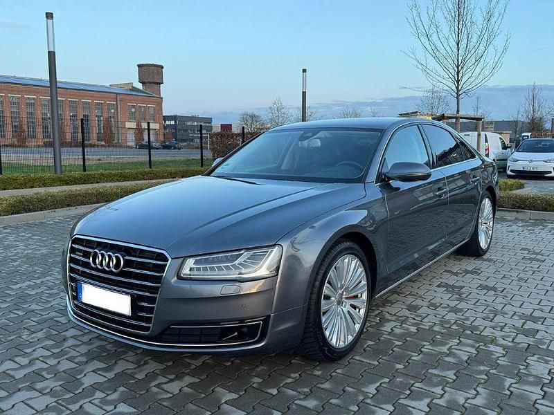 Grau Gebraucht 2014 Audi A8 Ambiente Limousine | 20.500 € (Fairer Preis) - Bild 1/4