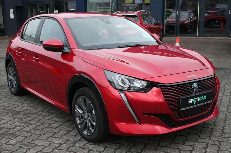 Gebraucht Peugeot e-208 Active 100 kW (136 PS) 2021 Elixir rot Kleinwagen