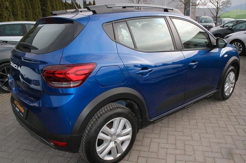Gebraucht Dacia Sandero Expression 91 PS (66 kW) 2024 Blau Van / Kleinbus