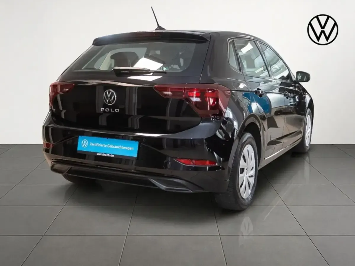 Gebraucht VW Polo Life 80 PS (58 kW) 2023 Deep black perleffekt Kleinwagen
