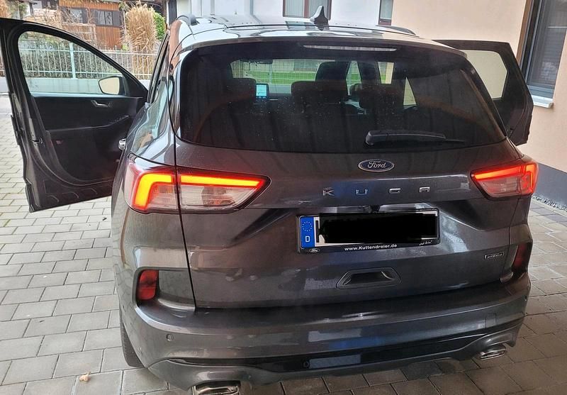 Gebraucht Ford Kuga ST-Line 225 PS (165 kW) 2021 Grau SUV