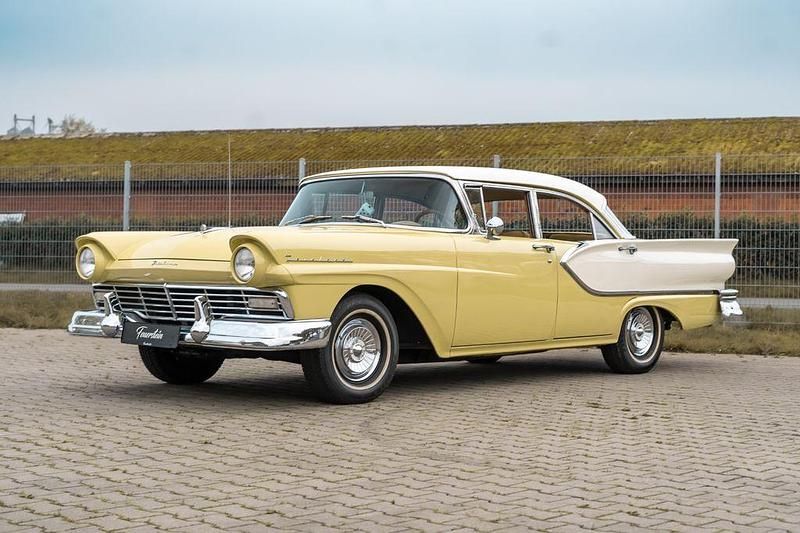 Gebraucht Ford Fairlane 129 PS (94 kW) 1957 Gelb Limousine