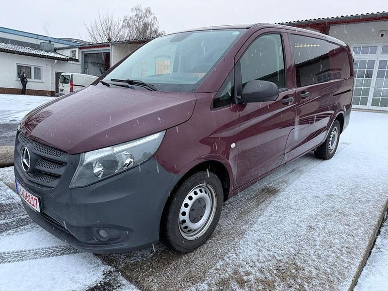 Rot Gebraucht 2015 Mercedes Vito Van | 8.990 € (Etwas zu teuer) - Bild 1/4