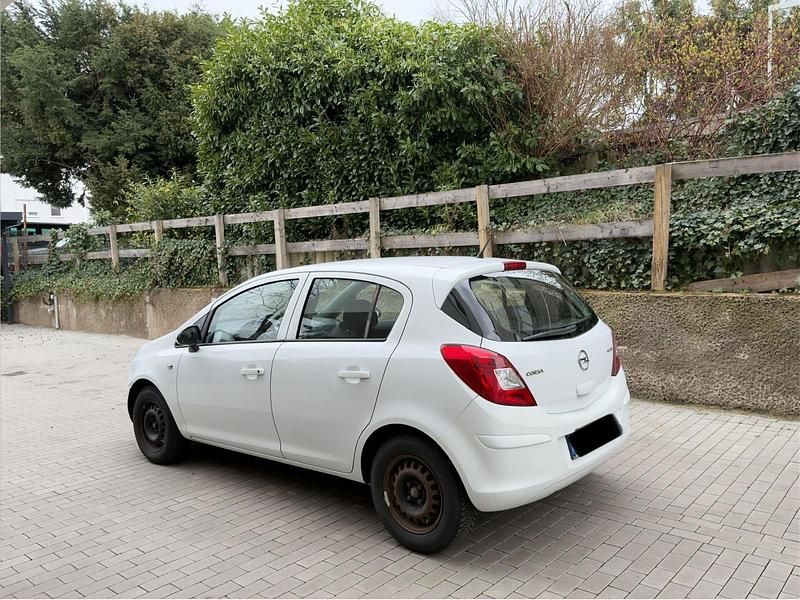 Gebraucht Opel Corsa 69 PS (50 kW) 2013 Weiß Kleinwagen